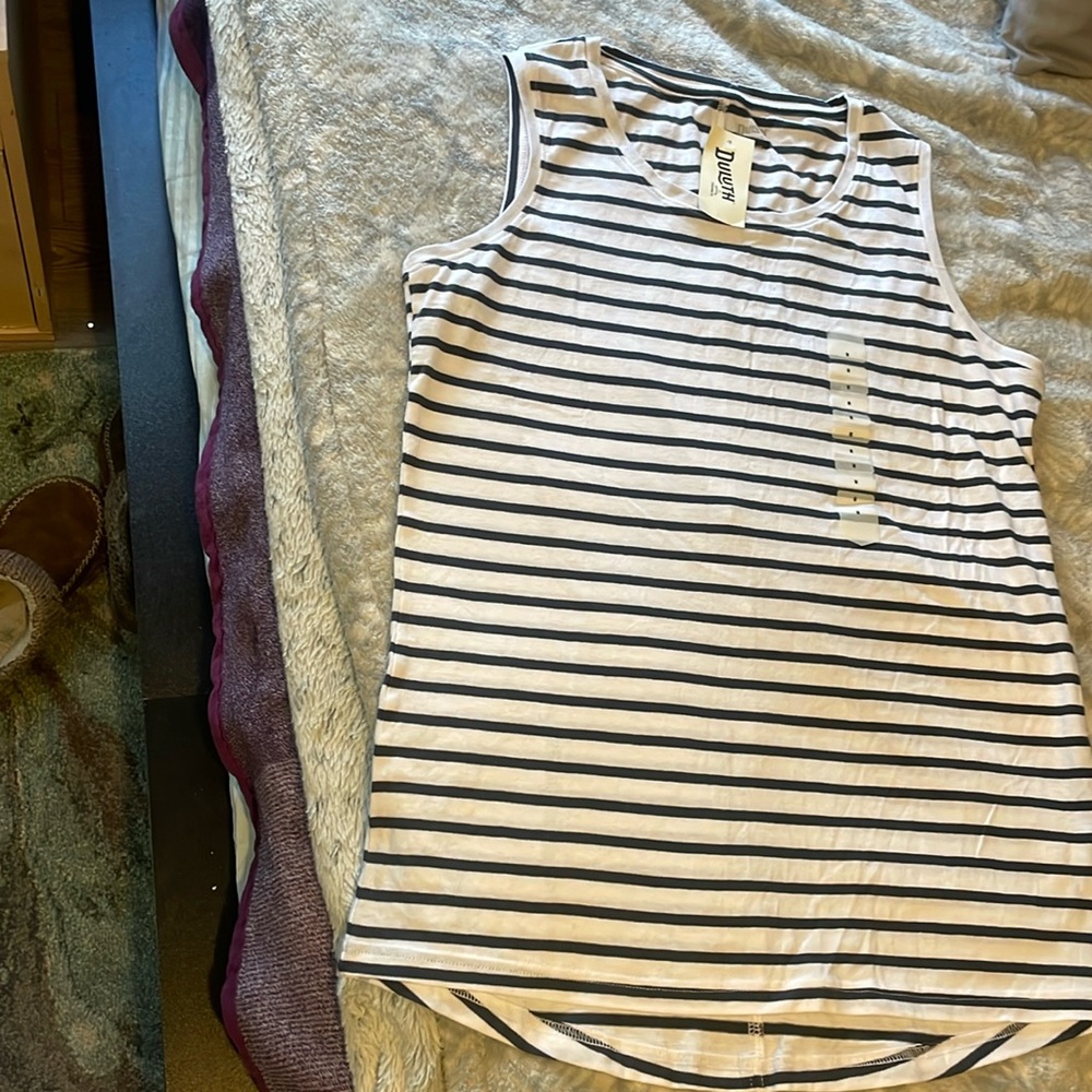 Women’s Duluth lightweight Longtail Tank top
Medium white with blue stripes